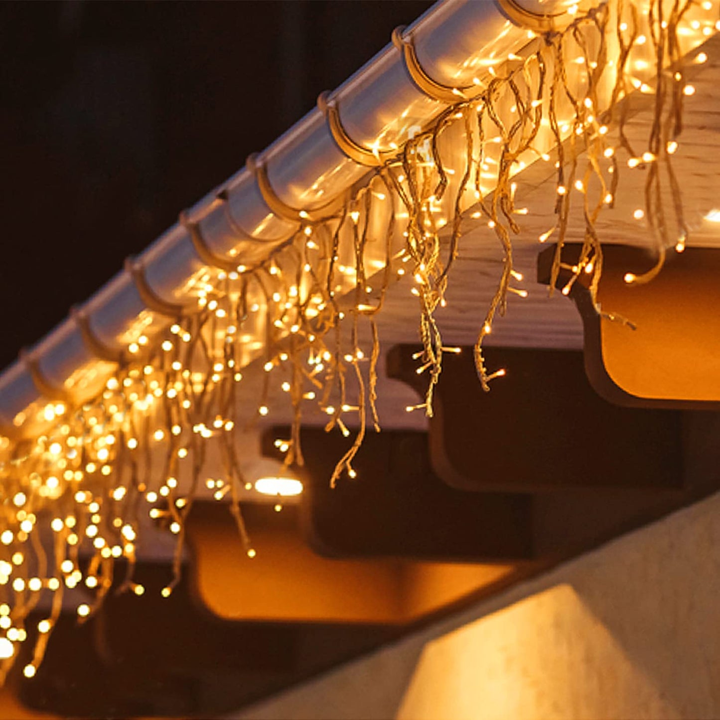 SALCAR 10m LED curtain light outdoor, icicle string lights with remote control and timer, indoor Christmas decoration window 8 modes, warm white.