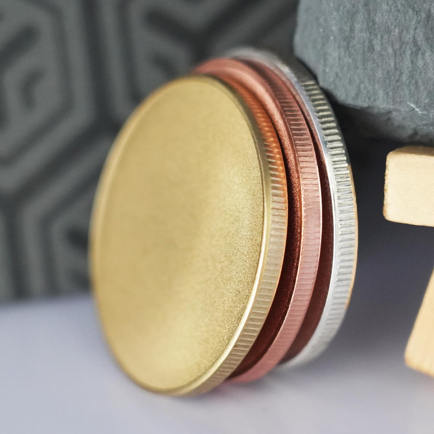 20 pieces of brass blank challenge coins, 40mm engraving blanks with threaded edge. Coins for DIY crafts, engraving, traveling, accessories. Material for fiber laser engraving machine (3mm Brass).