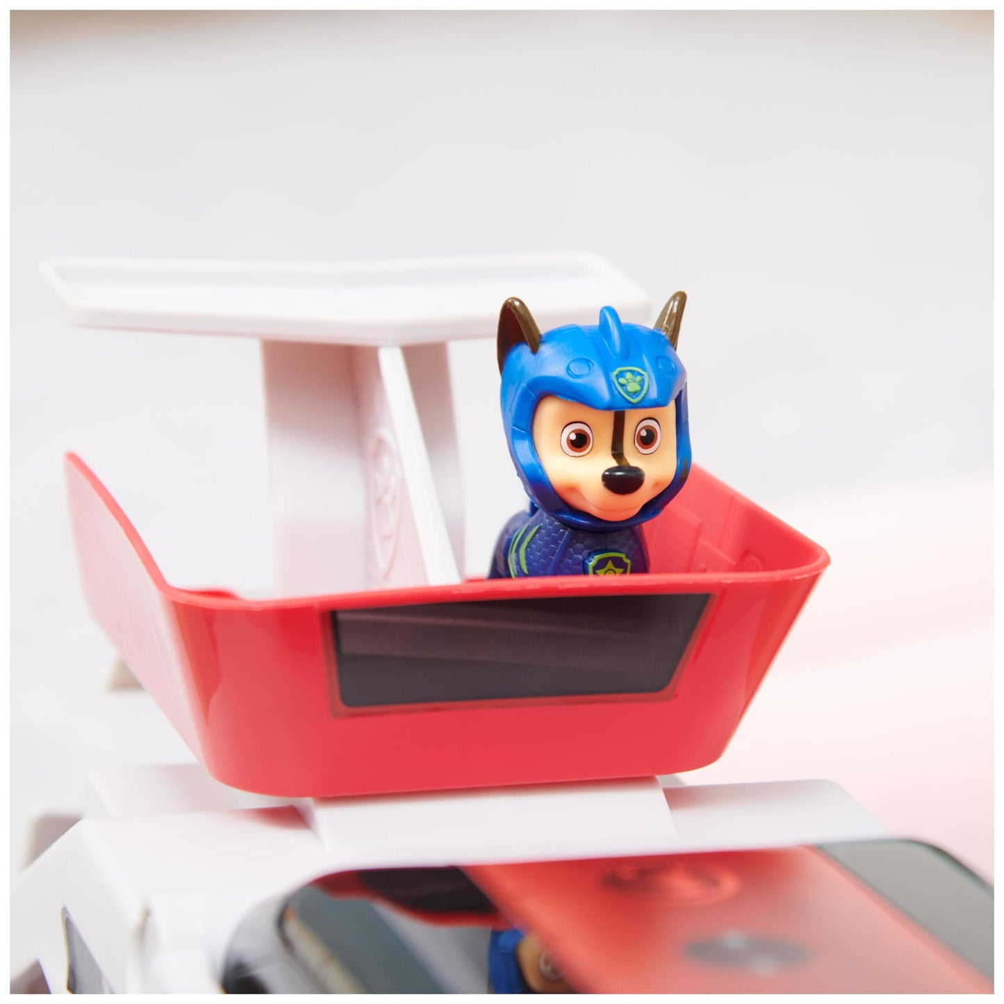 PAW Patrol, Aqua Pups - Whale Patroller, team vehicle featuring Chase's base vehicle and puppy figure, launcher for base vehicle, suitable for children aged 3 years and up.