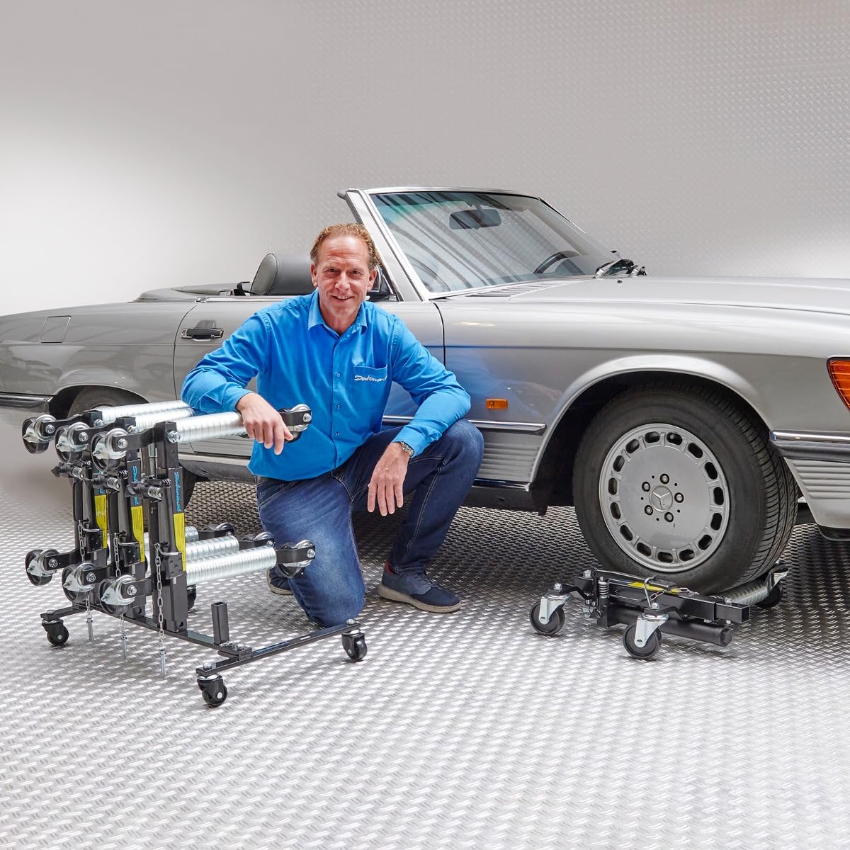 Datona storage trolley for hydraulic jacks
