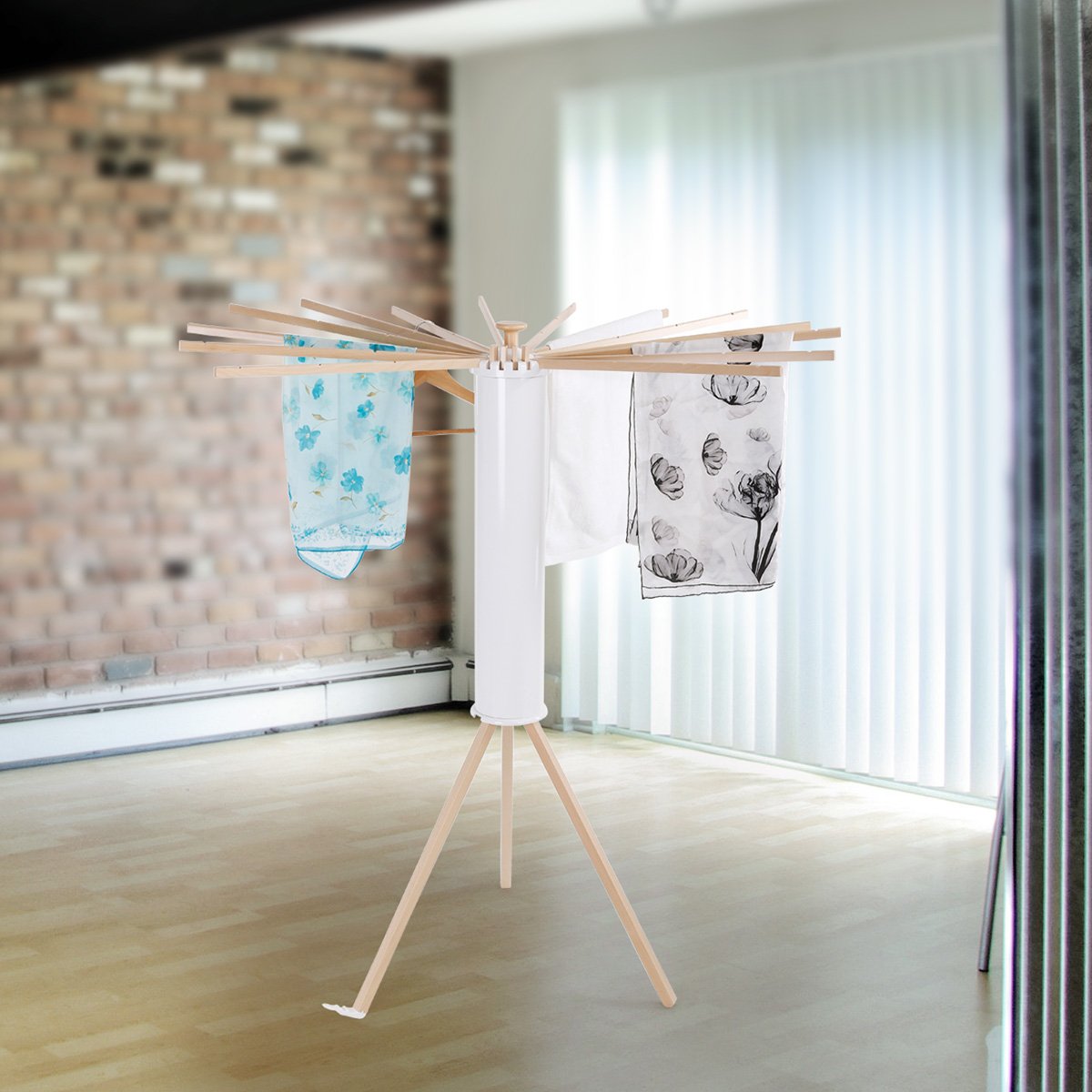 Foppapedretti Octopus Myhome laundry stand, made of aluminum/PVC/beech wood, white, measuring 112 x 112 x 121 cm, with a natural color shelf.