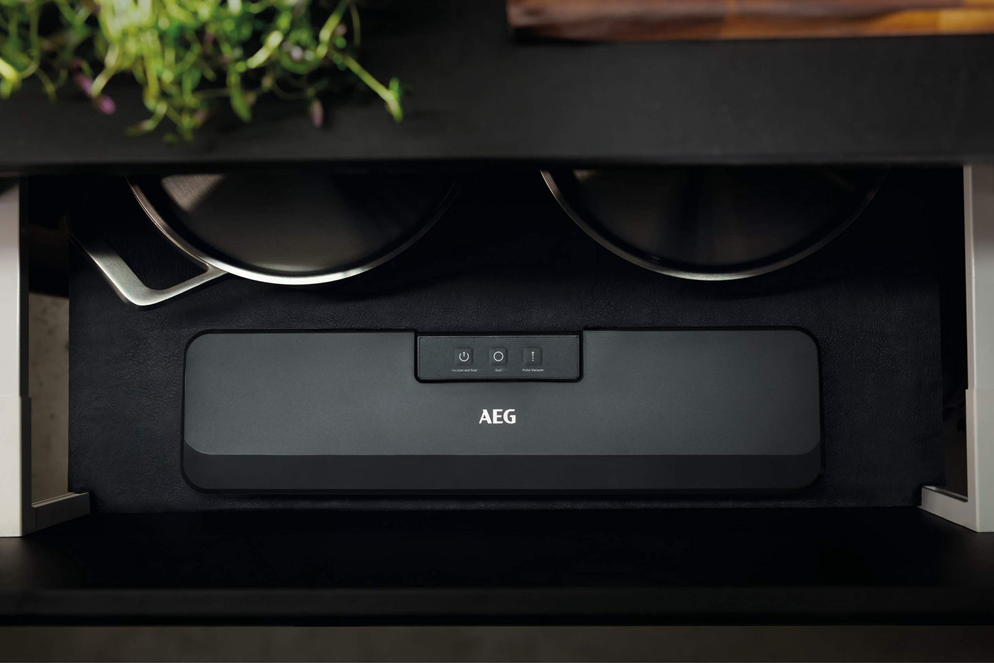 AEG VS4-1-4AG vacuum sealer (Fast and strong sealing of food, pulse function, no air bubbles, sleek design, quiet, includes 10 bags - 30 cm long, BPA-free, grey)