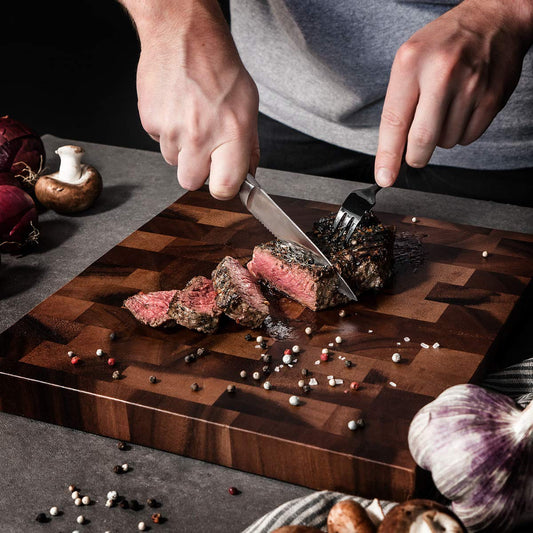 Navaris 6x Steak Knife Set with Wood Handle - Cutlery Knife 6-piece Set - Cutlery Set made of Stainless Steel and Wood with Gift Box - Serrated Edge Steak Cutlery