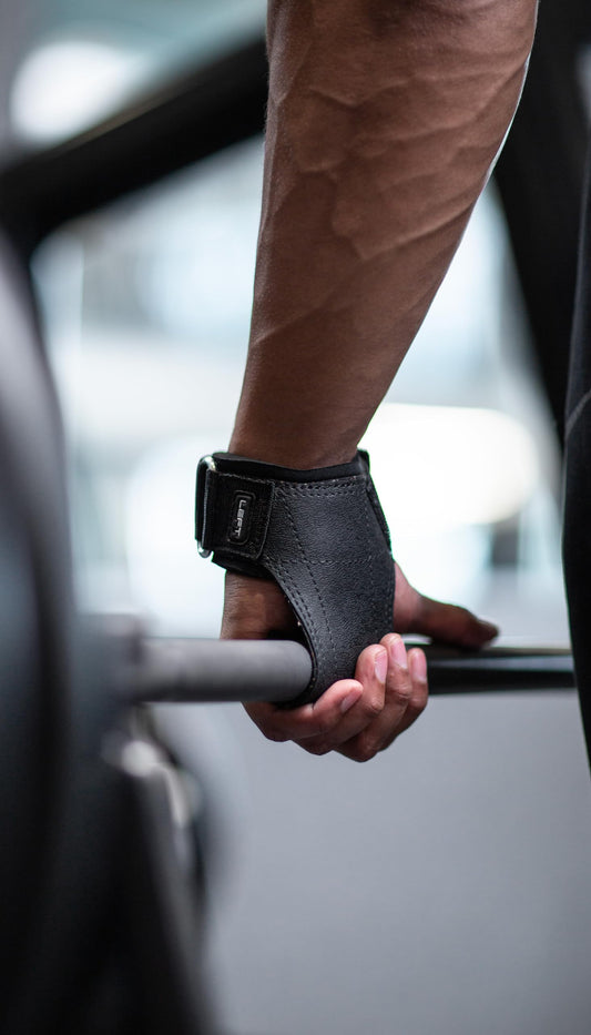 Fitgriff® Elite Straps 2.0 - Lifting aids with rubber pad for strength training - Bodybuilding, Fitness, Gym - Lifting Straps - for women and men (Black, XL)