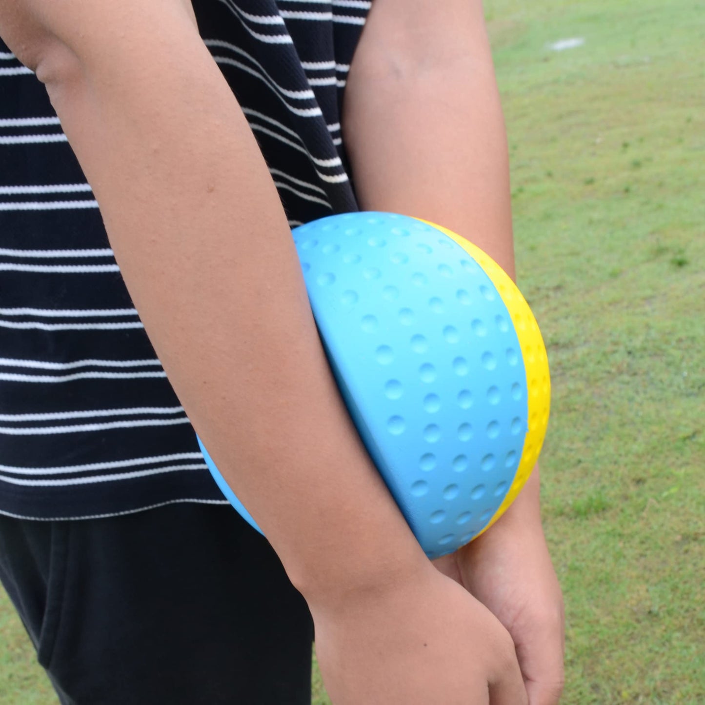 UPTTHOW 1Pcs Golf Swing Trainer helps with posture, movement correction, and muscle memory for beginners. Great training tool for forming the right habits in golf.