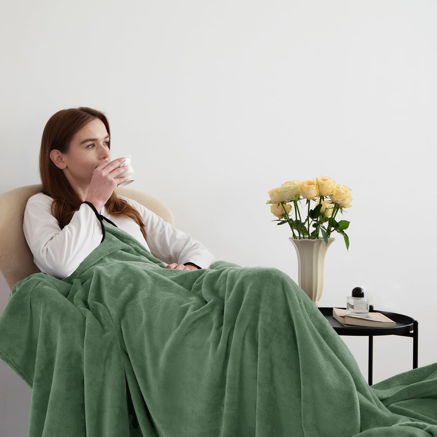 CozyLux cuddly blanket plush blanket large XXL 220x240 cm for 4 seasons - soft/warm/light sofa blanket living room blanket couch blanket for bed/sofa/couch, flannel fleece blanket 240x220 cm green
