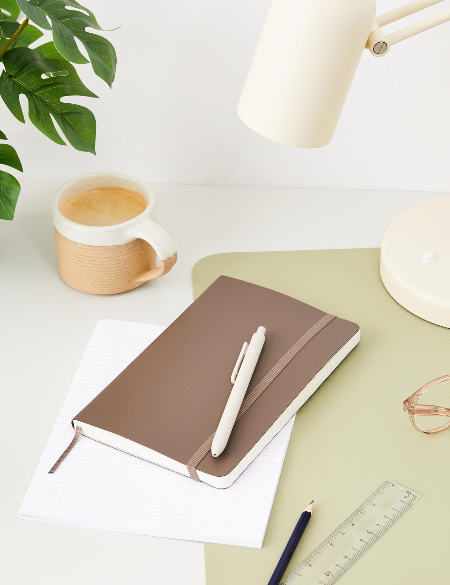 Moleskine Classic Notebook, Lined, Soft Cover with Elastic Closure, XL 13 x 21 cm, Brown, 192 Pages