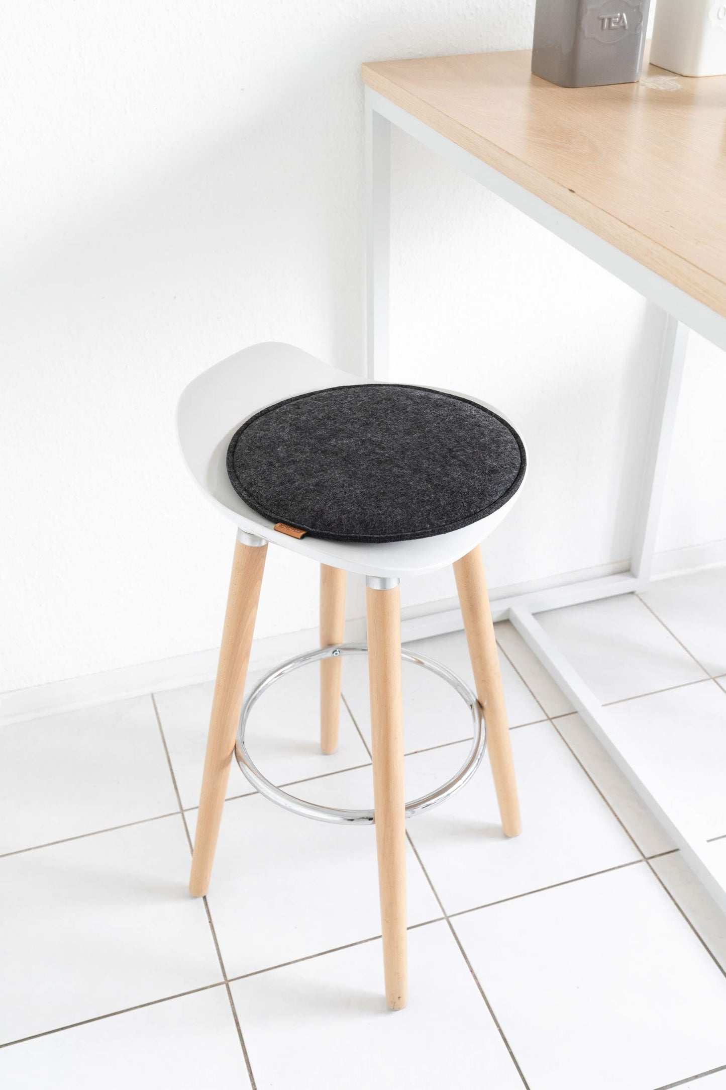 Miqio Design Felt Seat Cushion Round with Non-Slip Dots | 35cm | Set of 4 | Indoor and Outdoor | Sustainable made from recycled PET bottles | Washable Chair Cushions Non-Slip | Dark Grey