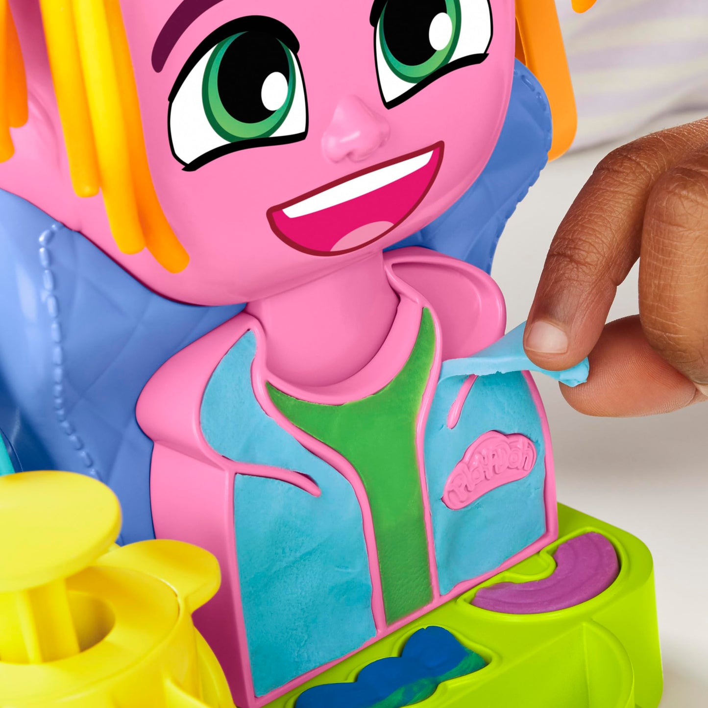 Play-Doh Crazy Cuts Hair Salon Playset with 6 Cans, pretend play toy, creative toy for girls and boys ages 3 and up.