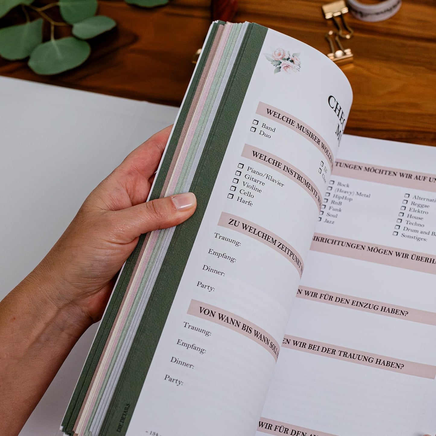 My wedding planner - Wedding Planner with checklists & planning aids on over 236 pages - Practical A4 wedding planner - Wedding folder including bonus material - Perfect engagement gift