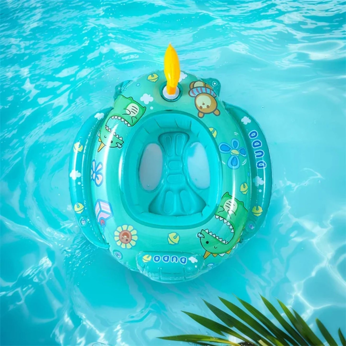 Inflatable dinosaur swim ring for kids with built-in water gun, extra thick PVC (0.25mm), for fun in the pool and at the beach.