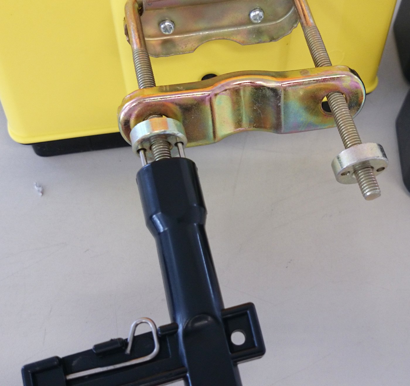 UvV construction lights 2 pieces LED warning light yellow with twilight function, Automatic day and night switching, including batteries and lamp key