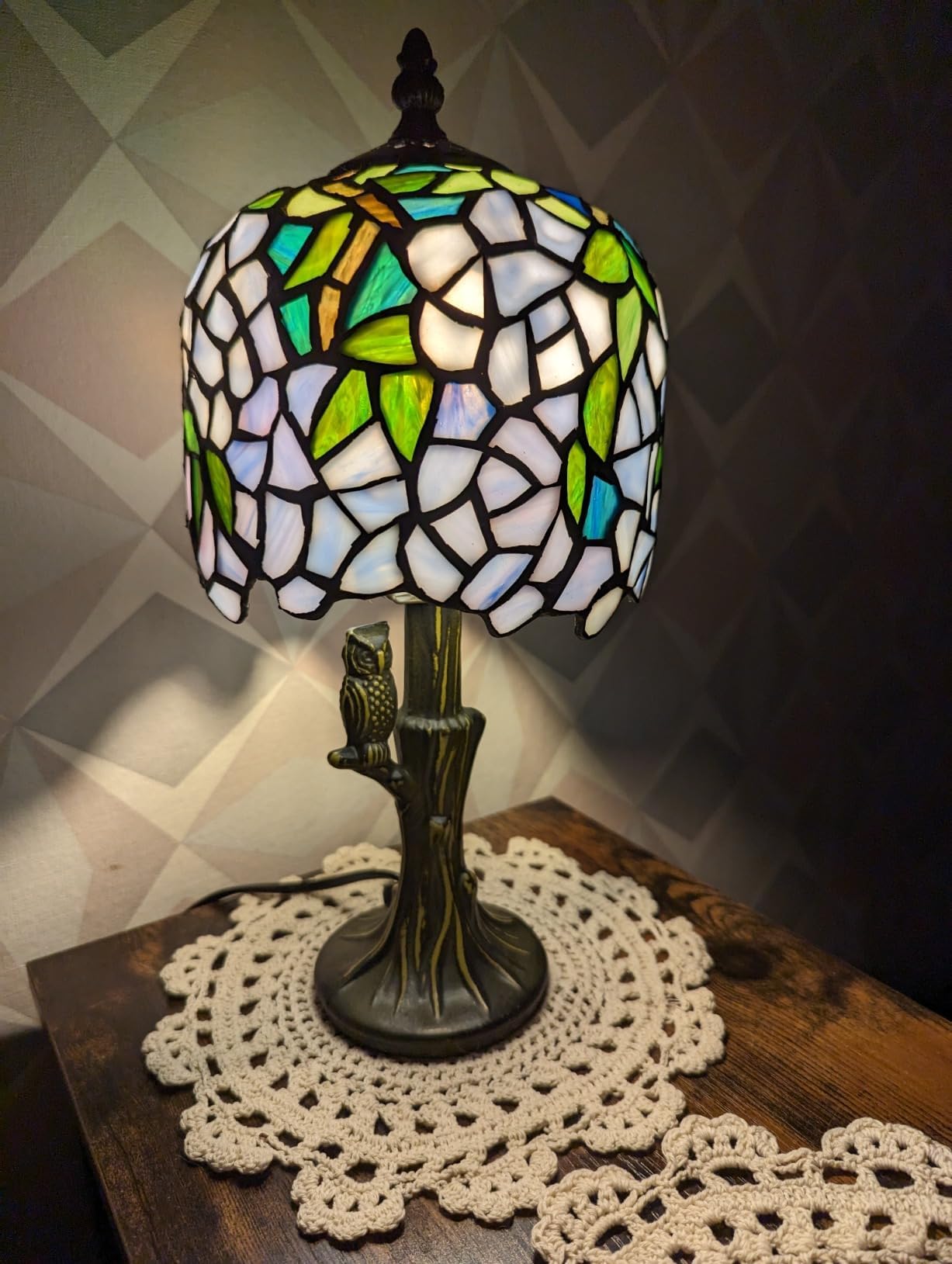 Kinbolas Tiffany Style Small Table Lamp, Vintage Lamp with Stained Glass Lampshades Wisteria and Owl Base, Art Nouveau Art Deco Nightstand Lamp for Bedroom, Country House 20cm / 8 inch with E14 LED Bulb (I-2)