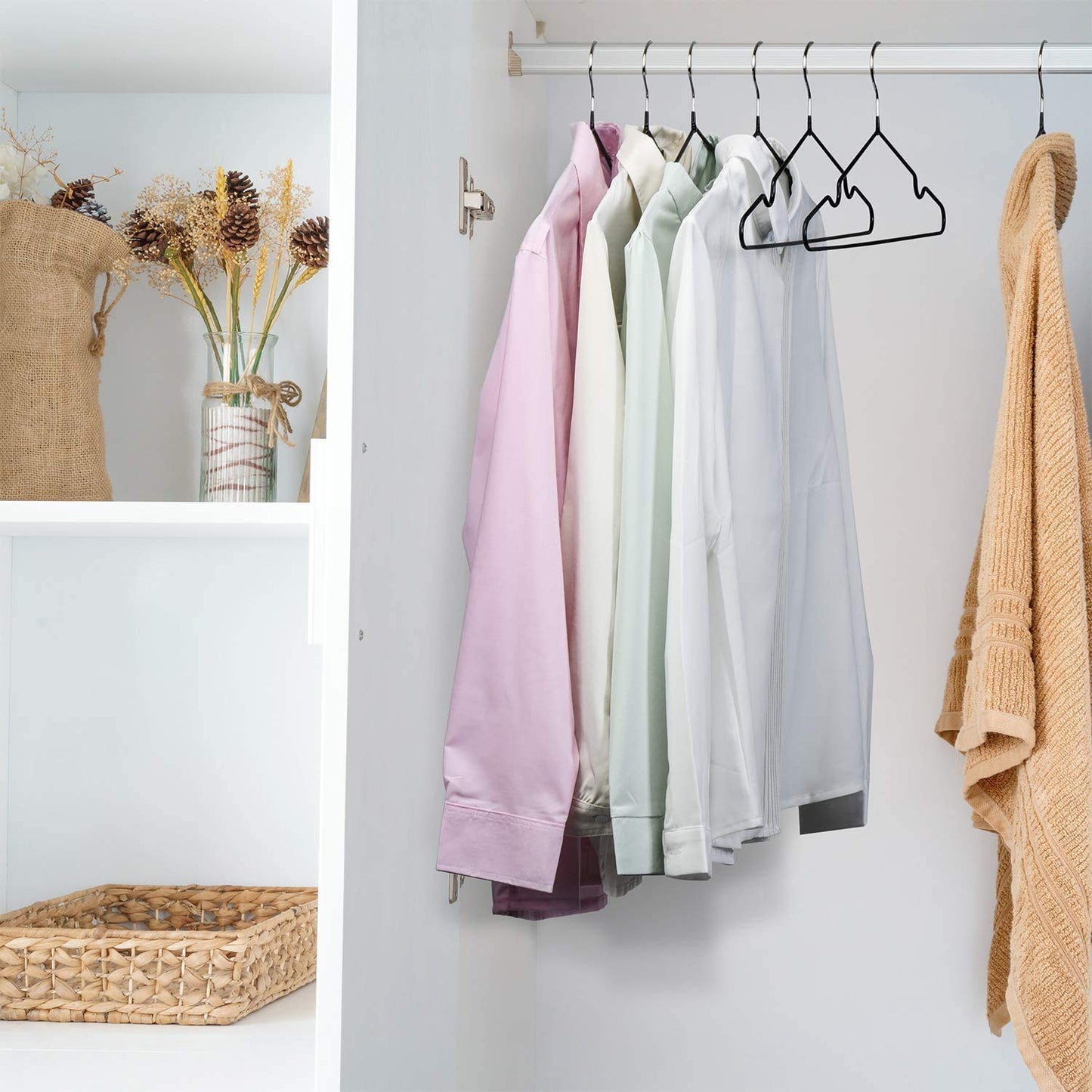 HOUSE DAY 40 Pack Black Hangers Rubber Coated Metal Wire Hangers Non Slip Space Saving Thin 0.4cm Thick