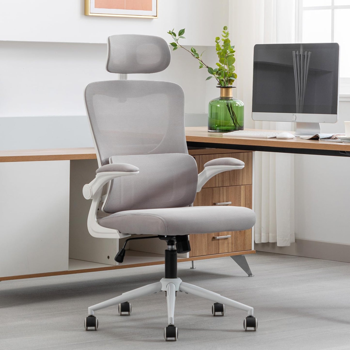 LIYURUI Ergonomic Office Chair, Adjustable Desk Chair with Headrest/self-adaptive Lumbar Support/padded flip-up Armrest, breathable 125° Rocking 360° Swivel Chair, gray