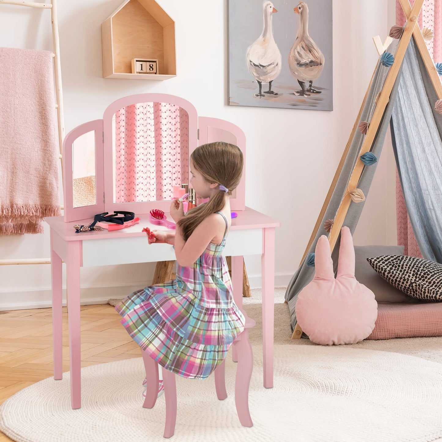 GOPLUS 2 in 1 Kids Vanity/Desk, Vanity Table & Chair, Makeup Table with Removable Triple Mirror & Drawer, Padded Stool, made of wood, in country style, for children's room (Pink)