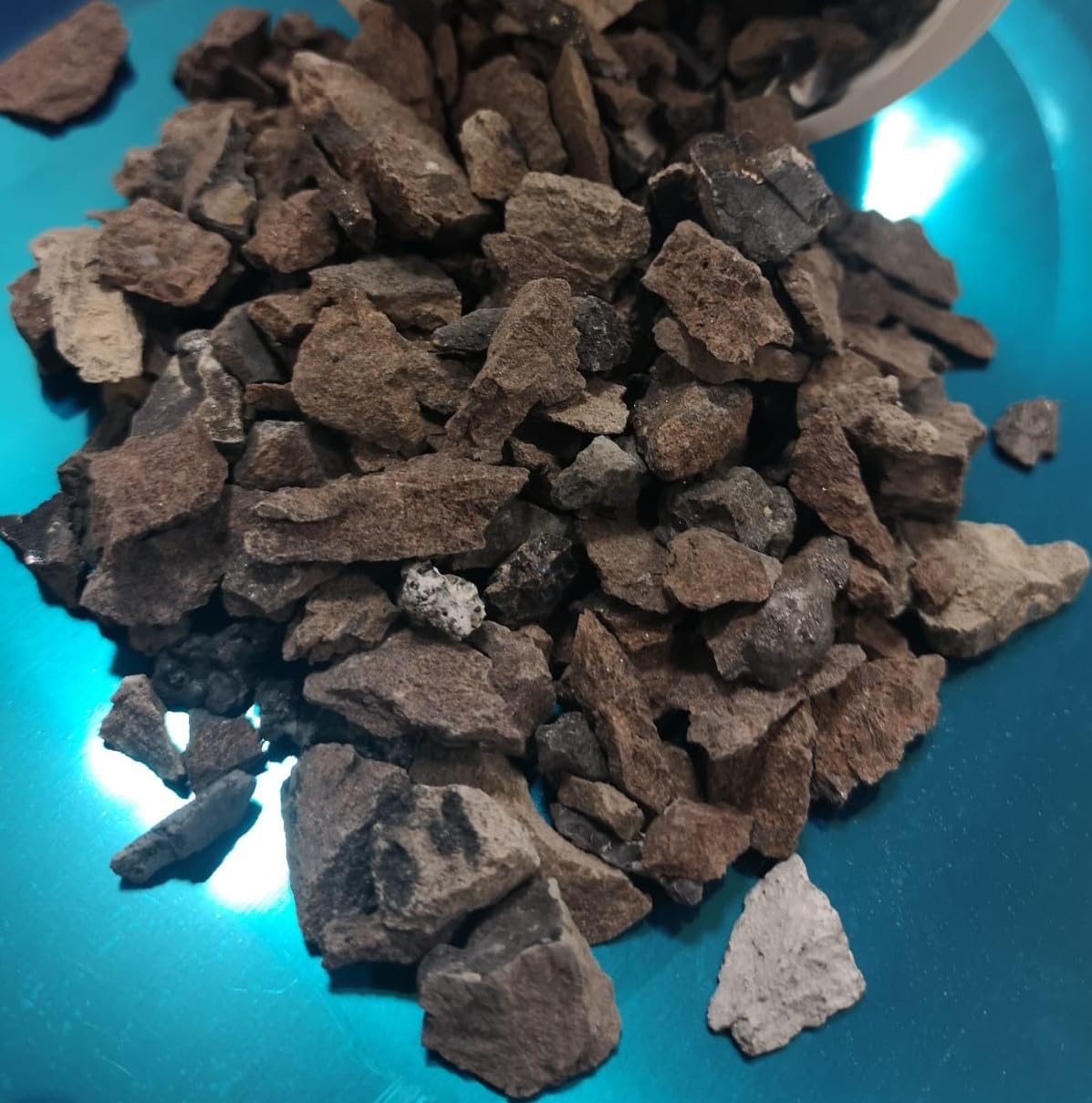 ButKarCHEM Karbide (also known as calcium carbide stones) with only 3% dust content produce long-lasting gas for carbide lamps. (Lab number 33469187) Immediate 24-hour shipping available for 1x250g order.