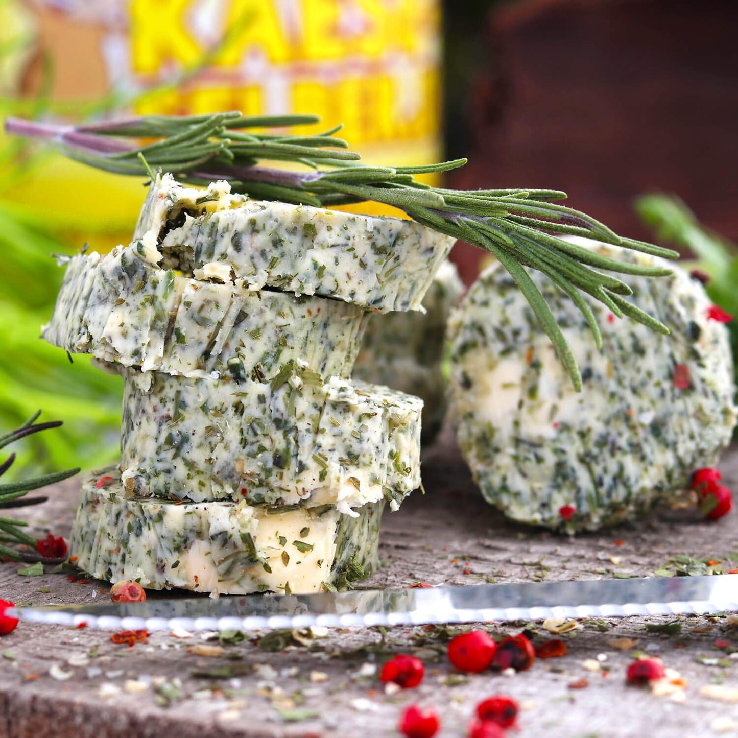 Make your own butter and buttermilk at home with this set (including step-by-step instructions).