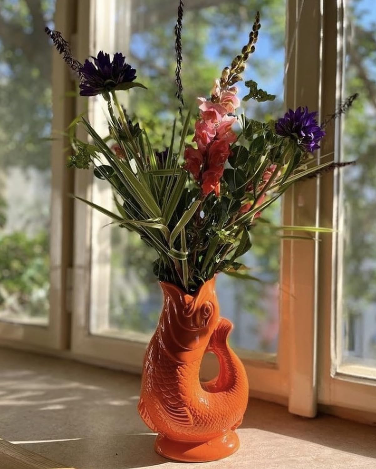 Gluggle Jug XL Orange - 1.2L - Original Gluggle Jug from England - Water jug with glugging sound - Handcrafted and shiny - Iconic jug as vase or decanter.