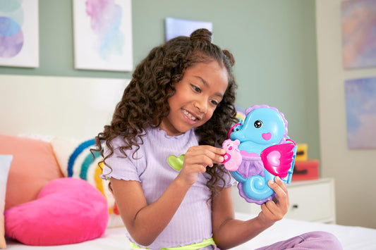 Polly Pocket dolls and playset with animals and 13 accessories, 2-in-1 Daddy and Me seahorse case, portable bag and animal toys, featuring Shani, HWP03.