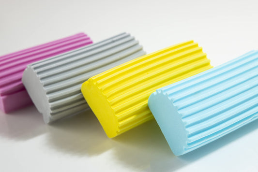 Scrub Daddy Damp Duster Dusting Sponge, washable duster with ridges, household cleaning tool for wood blinds, radiators, and mirrors, spider web remover, anti-static cleaning sponge, Gray.