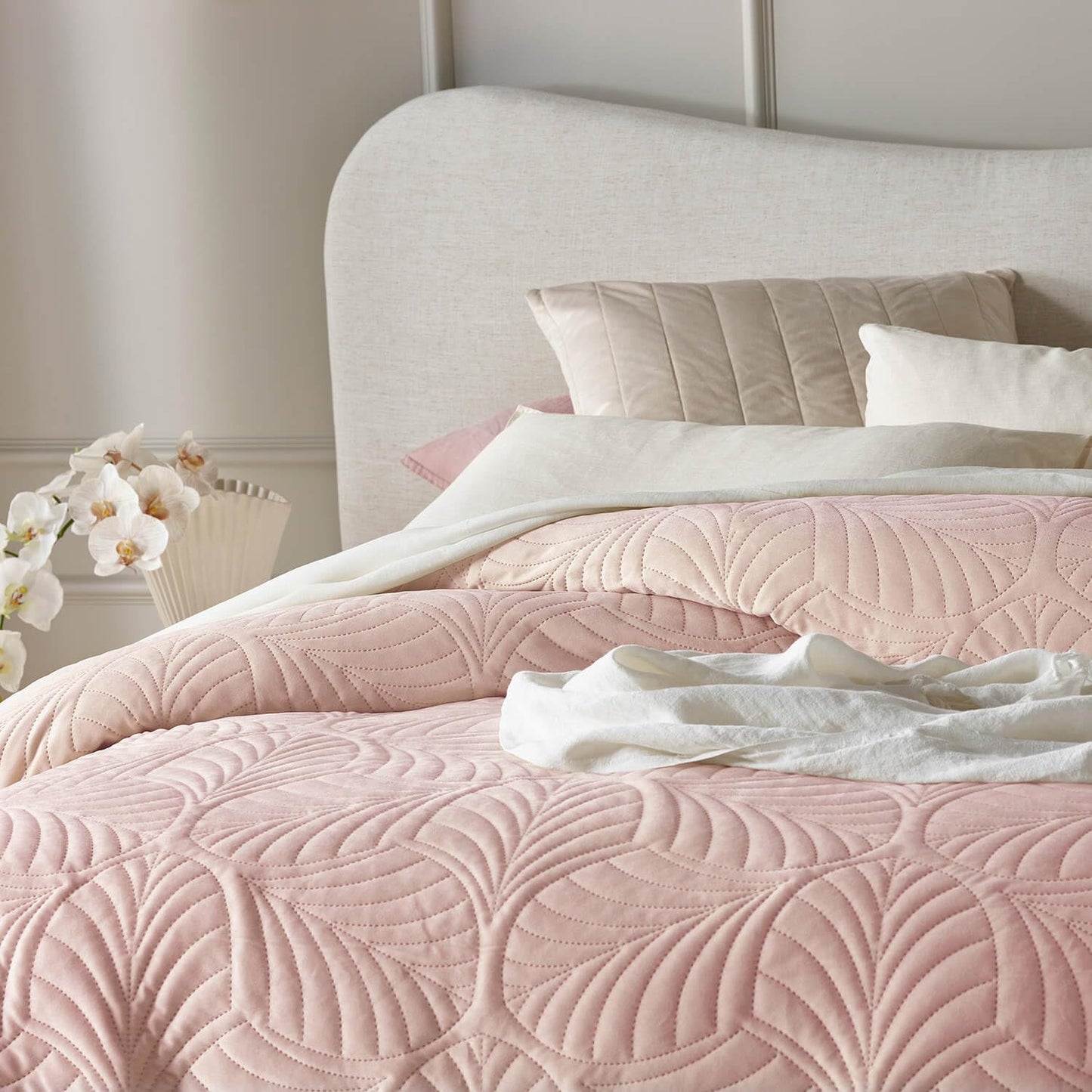 ROOM99 Elegant Powder Pink Throw Blanket 170 x 210 cm, versatile for bed or sofa. Quilted in a stylish velvet design, perfect as a bedspread.
