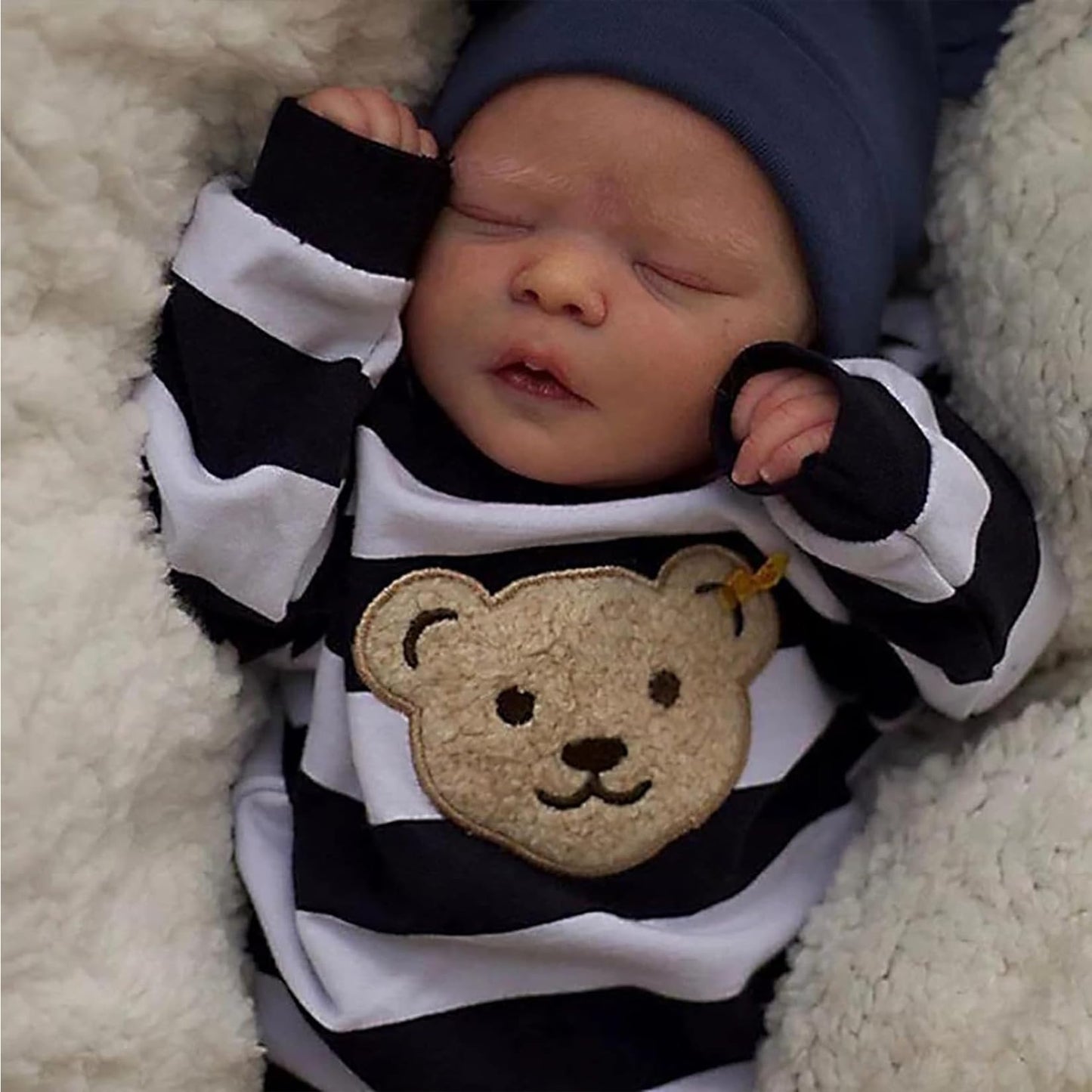 ZIYIUI Reborn Baby 18 Inches 48cm Lifelike Reborn Baby Doll Truly Soft Silicone Vinyl Dolls Look Like Real Newborn Baby Doll (Boys with Closed Eyes)