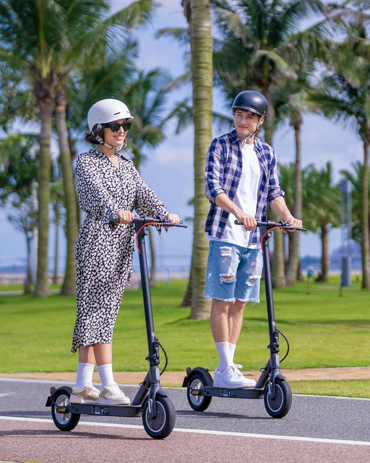Street-legal E scooter, 10-inch, max 32km range 20km/h, comfortable suspension, electric scooter up to 120kg, turn signals, APP connectivity, dual braking system Adult E Roller