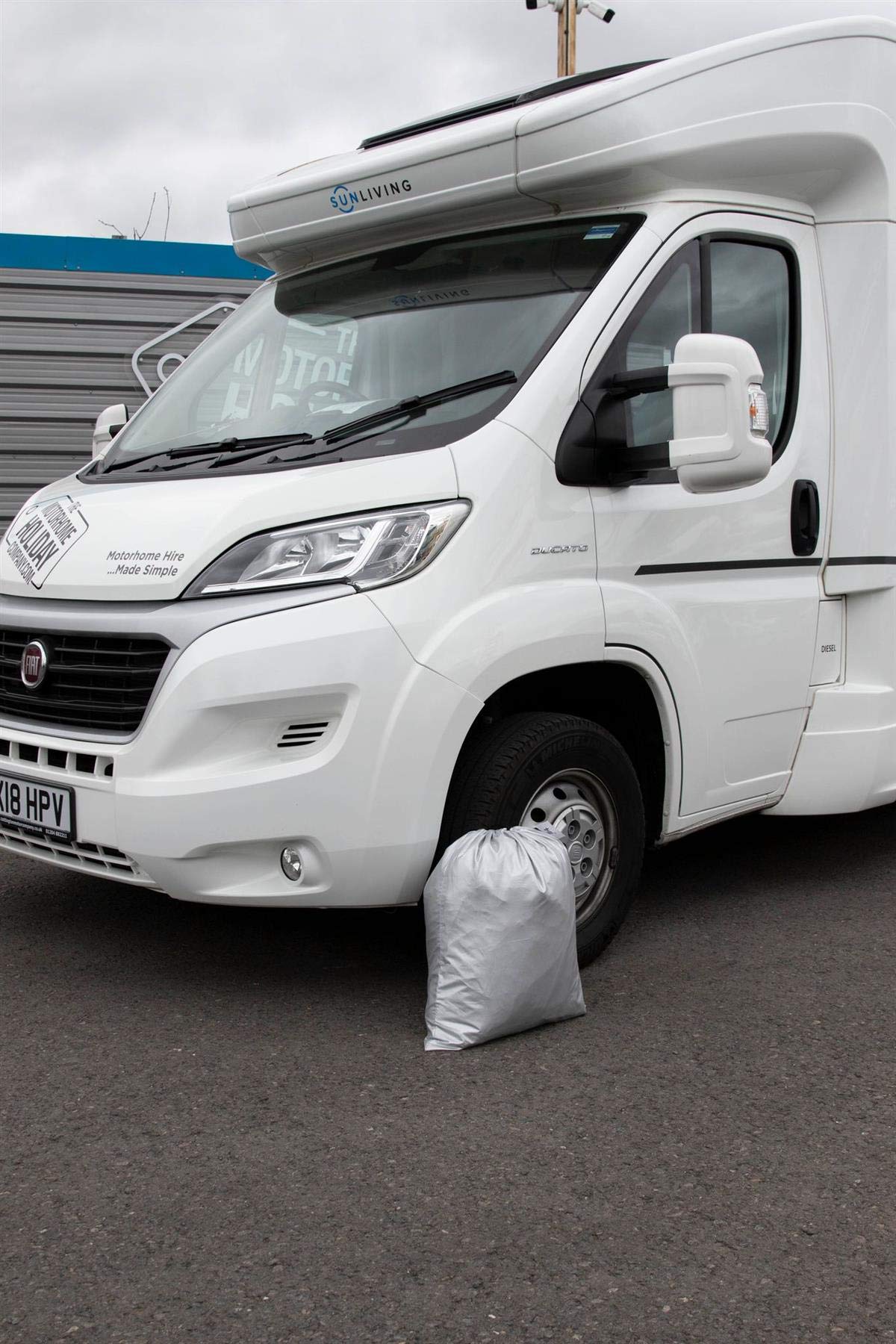 Maypole caravan roof cover suitable for 750 cm to 800 cm length. Made of polyester with a universal fit.