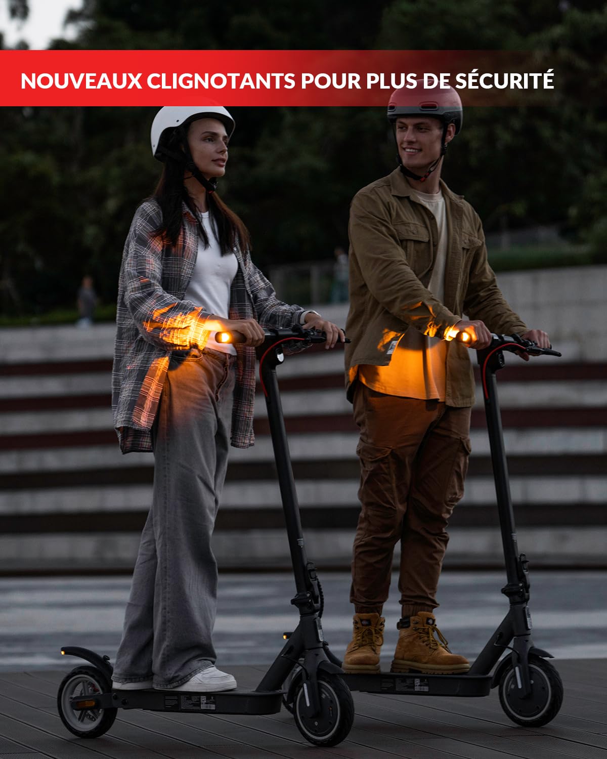 Street legal e-scooter, INVANTI E30 electric scooter 32KM range, adult e-roller with rear shocks, 120kg capacity, foldable with app and turn signals.