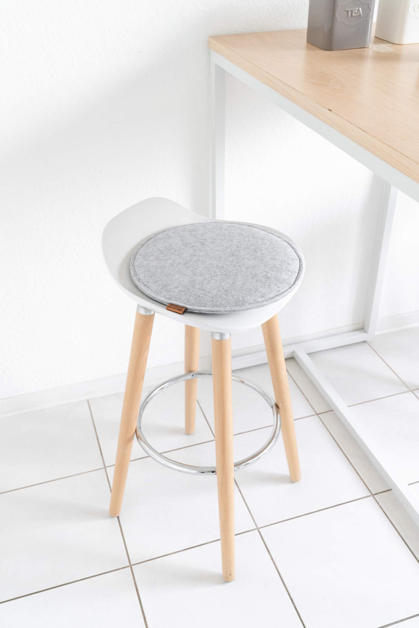 Miqio Design Felt Seat Cushion Round with Anti-Slip Dots | 35cm | 4 Pack | Indoor and Outdoor | Sustainable from Recycled PET Bottles | Washable Chair Pads Non-Slip | Light Grey