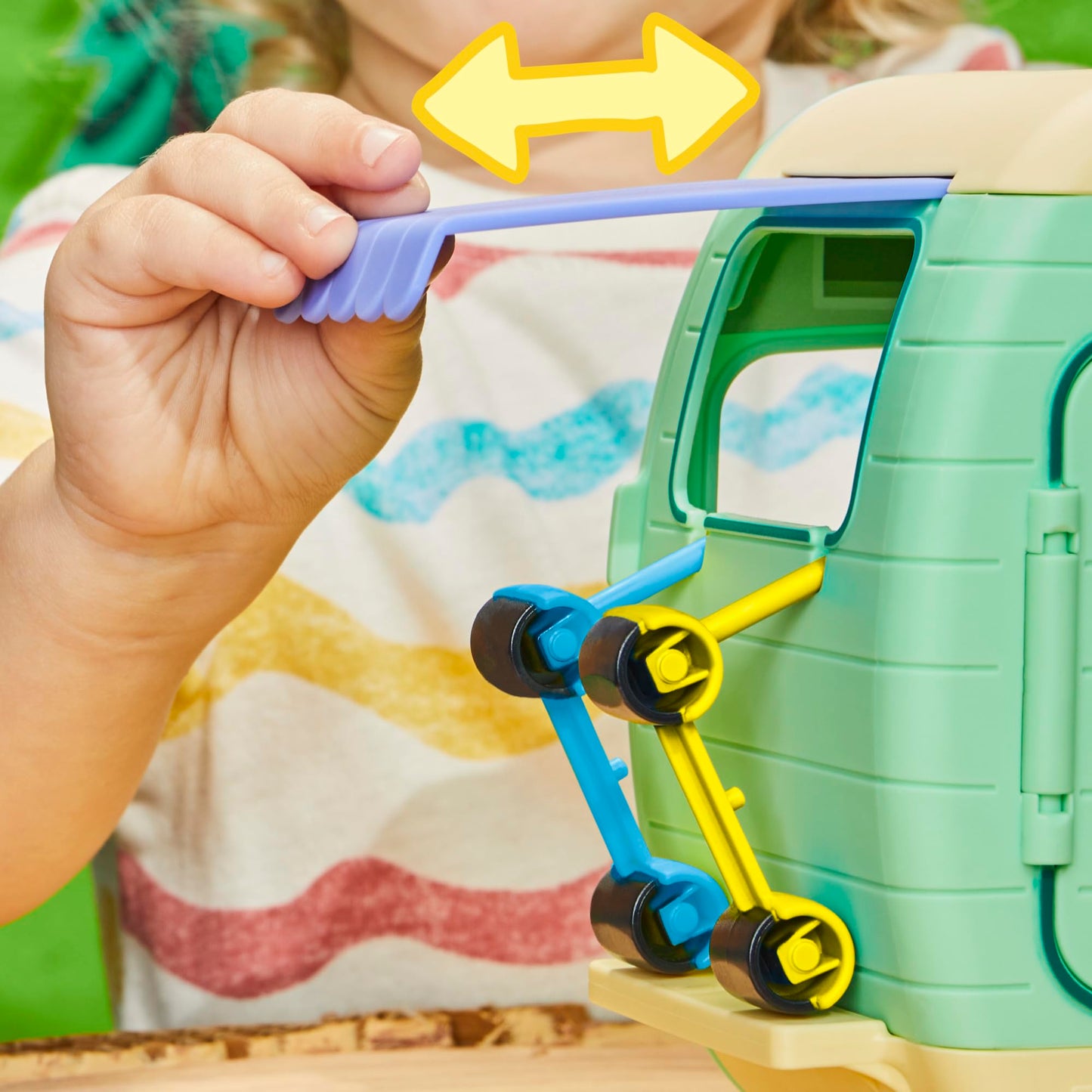 Peppa Pig Peppa's camper van playset, car toy with accessories and 3 figures, trailer toy for camping adventures, for children ages 3 and up