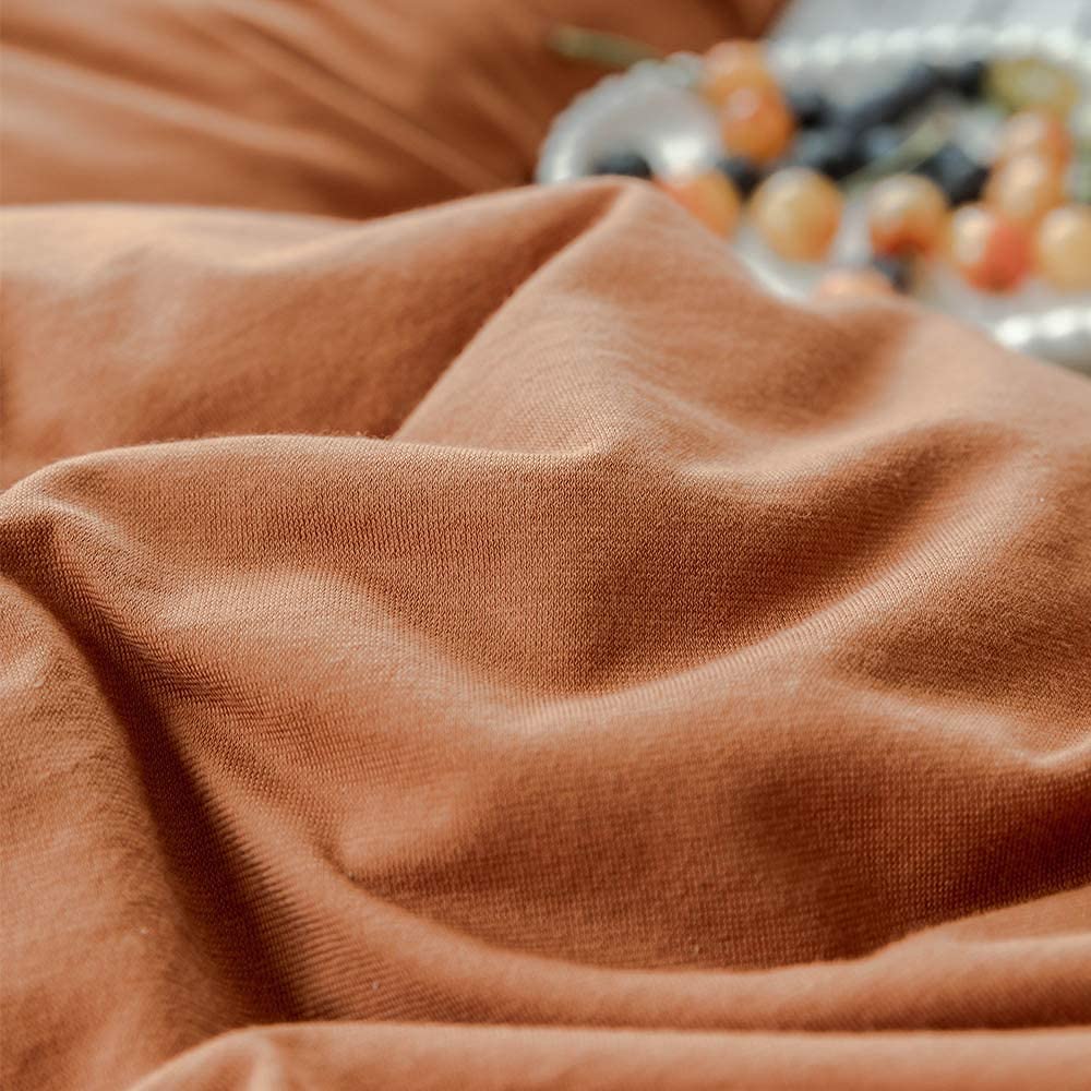 Sedefen bedding 135x200cm 4-piece cotton renforce in caramel brown solid color. Set includes 2 duvet covers and 2 pillow cases 80x80cm, with zipper closure.