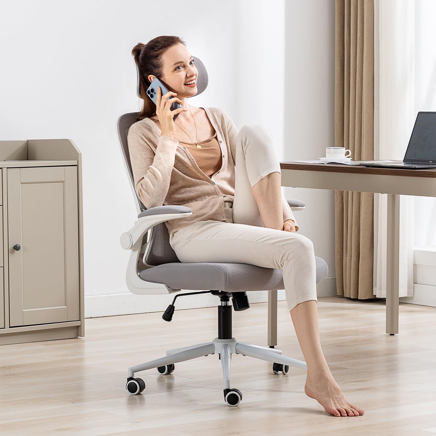 LIYURUI Ergonomic Office Chair, Adjustable Desk Chair with Headrest/self-adaptive Lumbar Support/padded flip-up Armrest, breathable 125° Rocking 360° Swivel Chair, gray
