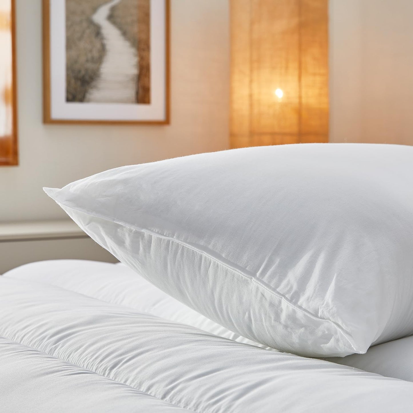 Pikolin Home anti-dust mite fiber pillow, preventing allergy symptoms, suitable for side or back sleeping with medium firmness.