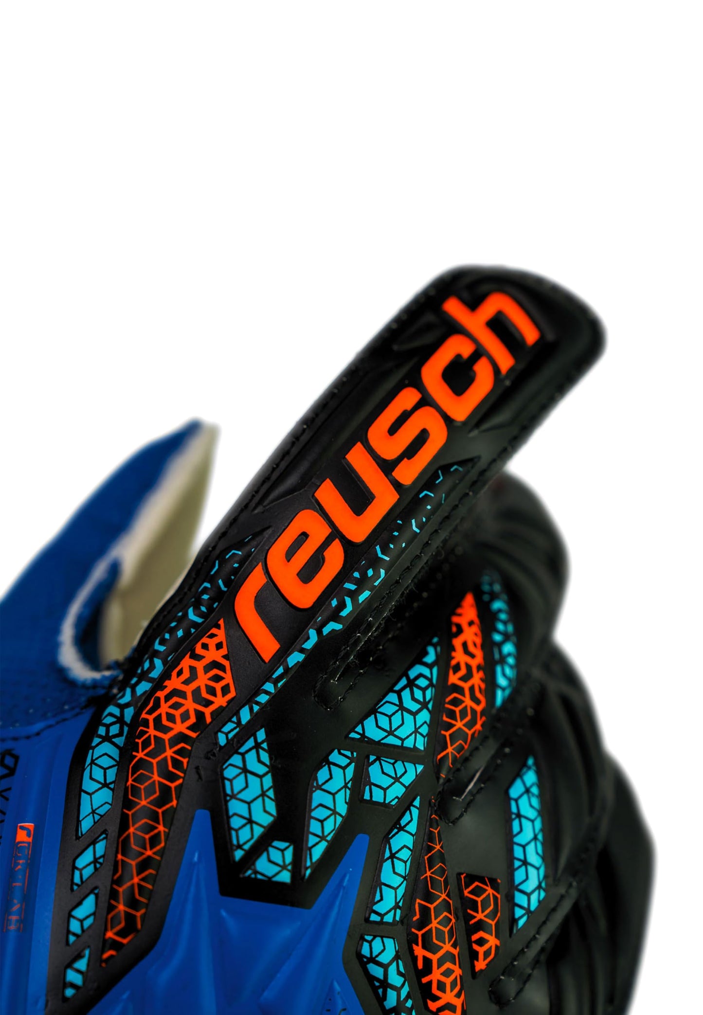Reusch Attrakt Solid Junior goalkeeper gloves for kids and teenagers. Suitable for boys and girls in all weather conditions and playing surfaces.