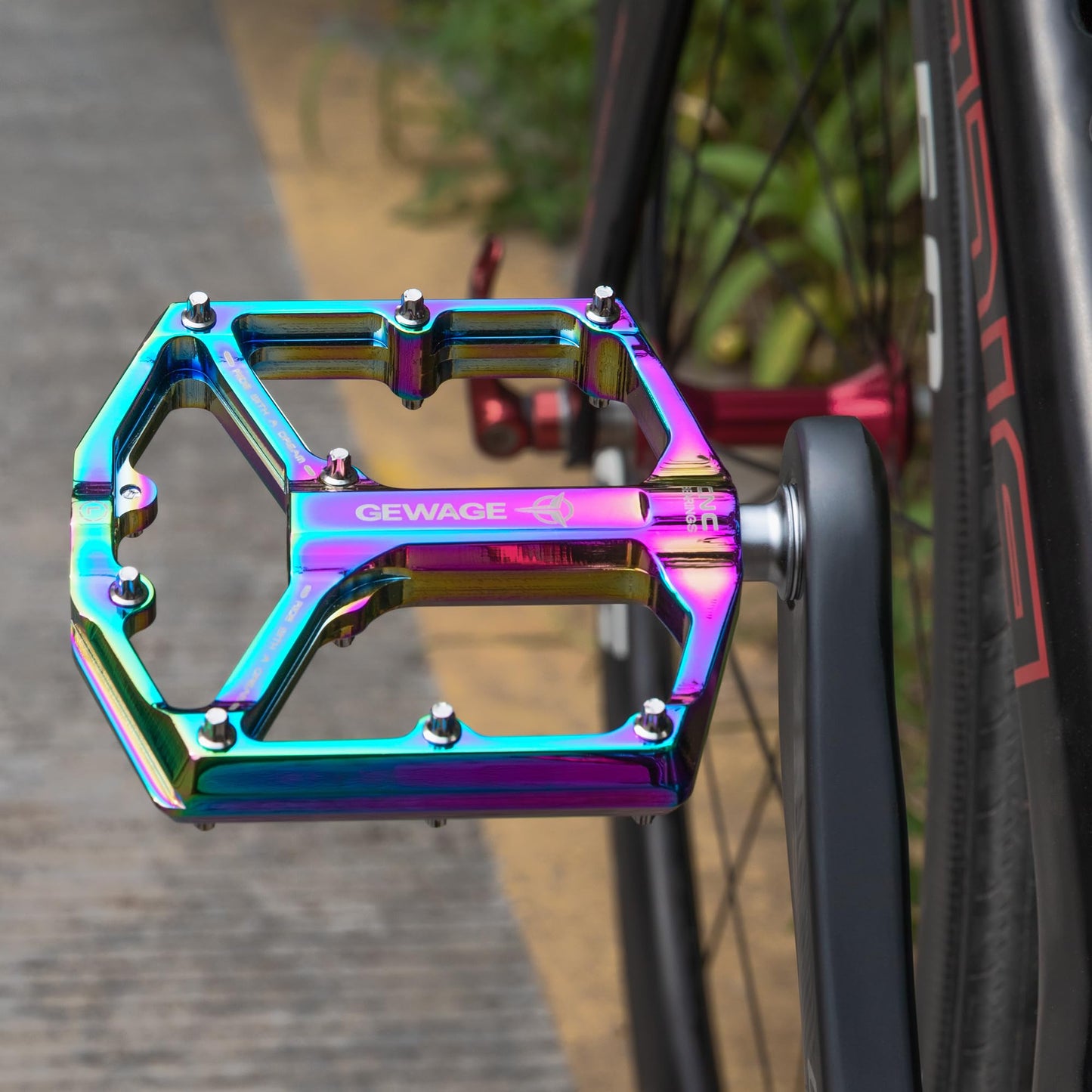 Daring road/mountain bike pedals - 3 bearing bike pedals - CNC-machined 9/16-inch flat pedals with removable anti-slip pins (Colored)