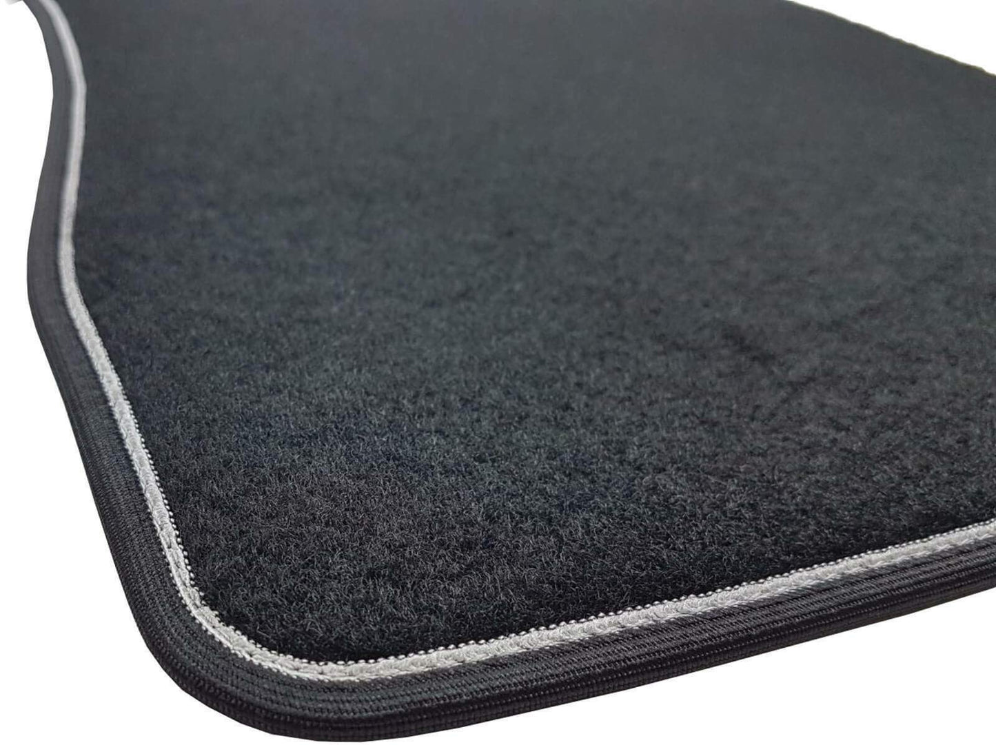 The SPRINT03710 Carpet Car Mats, in black with a non-slip design, two-tone border, and rubber heel protector, are for the Twingo III and ForFour W453 models.