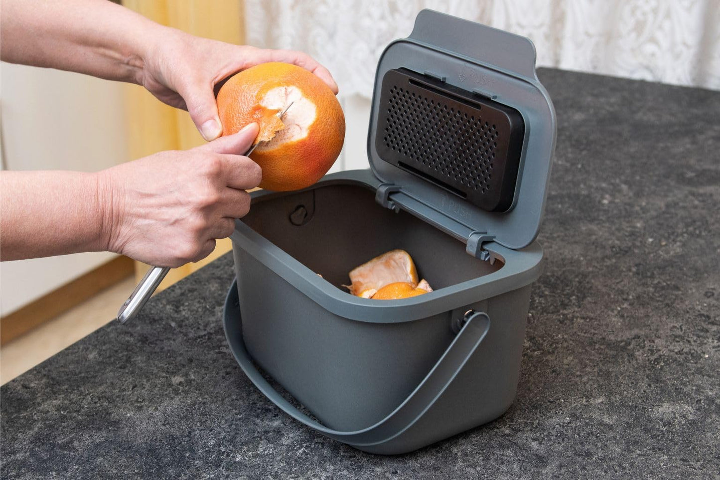 Practice with 4.5L kitchen compost bin, gray with lid. For separating organic waste like fruit and vegetable scraps. Click function for waste separation.