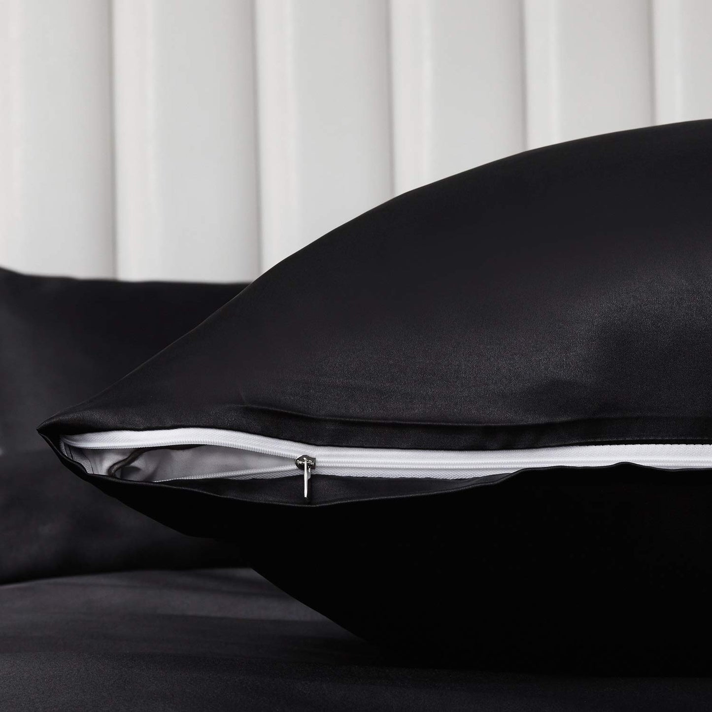 Boqingzhu Satin Bedding 220x240cm King Size Black Solid Glossy Silk Duvet Cover with Zipper and 2 Pillowcases 80x80cm