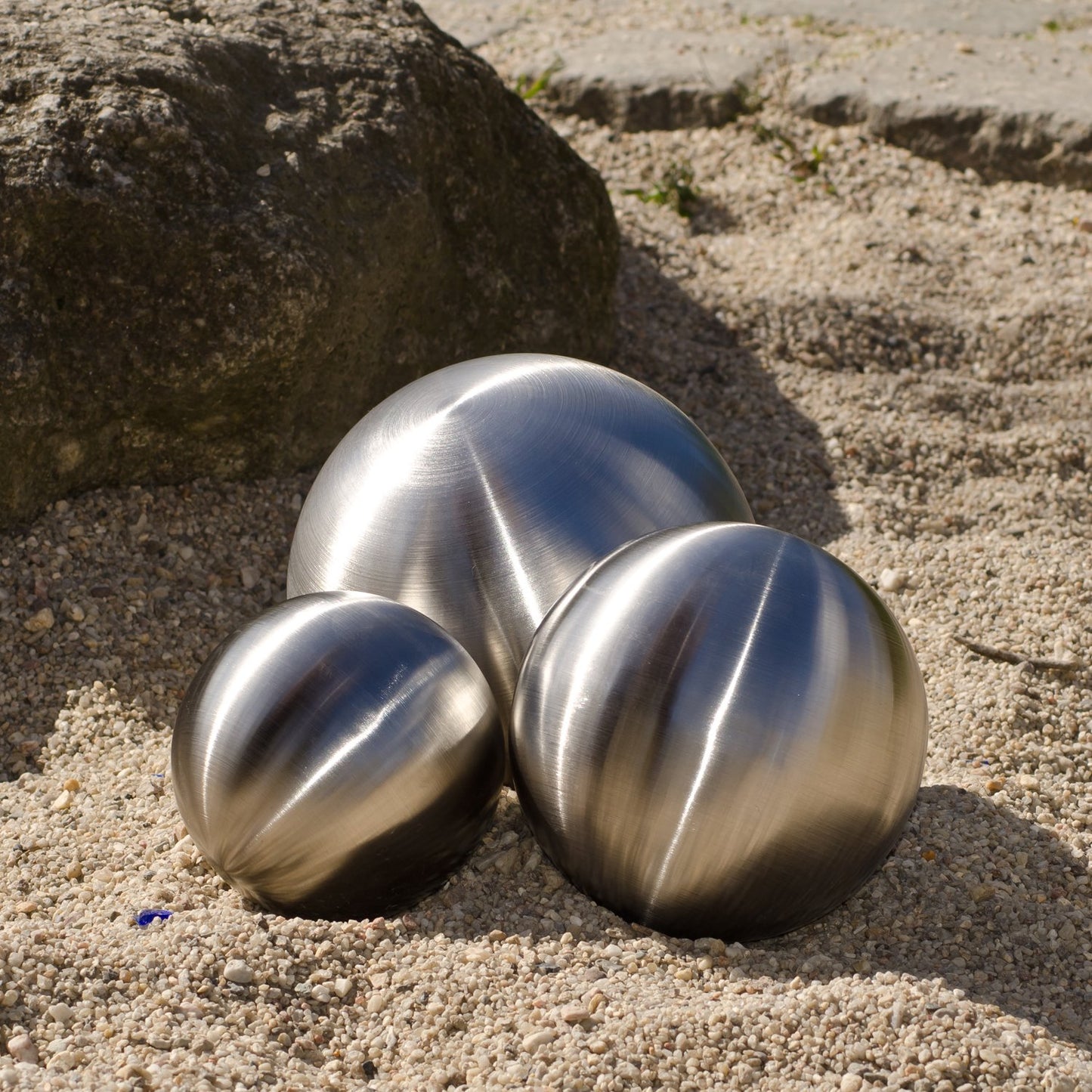 Köhko 3-piece stainless steel ball set-08 Ø 18-24-28 cm Decorative ball in brushed-matte stainless steel.