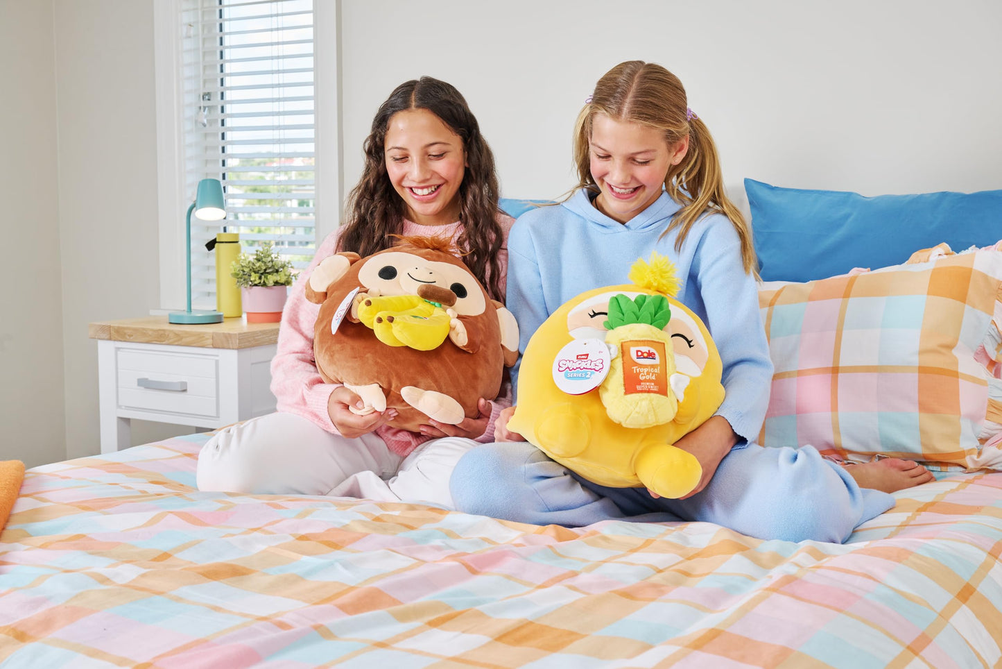 Snackles, Series 2, Axolotl (Krispy Kreme), cuddly and soothing 35cm plush toy with licensed snacks (Axolotl)