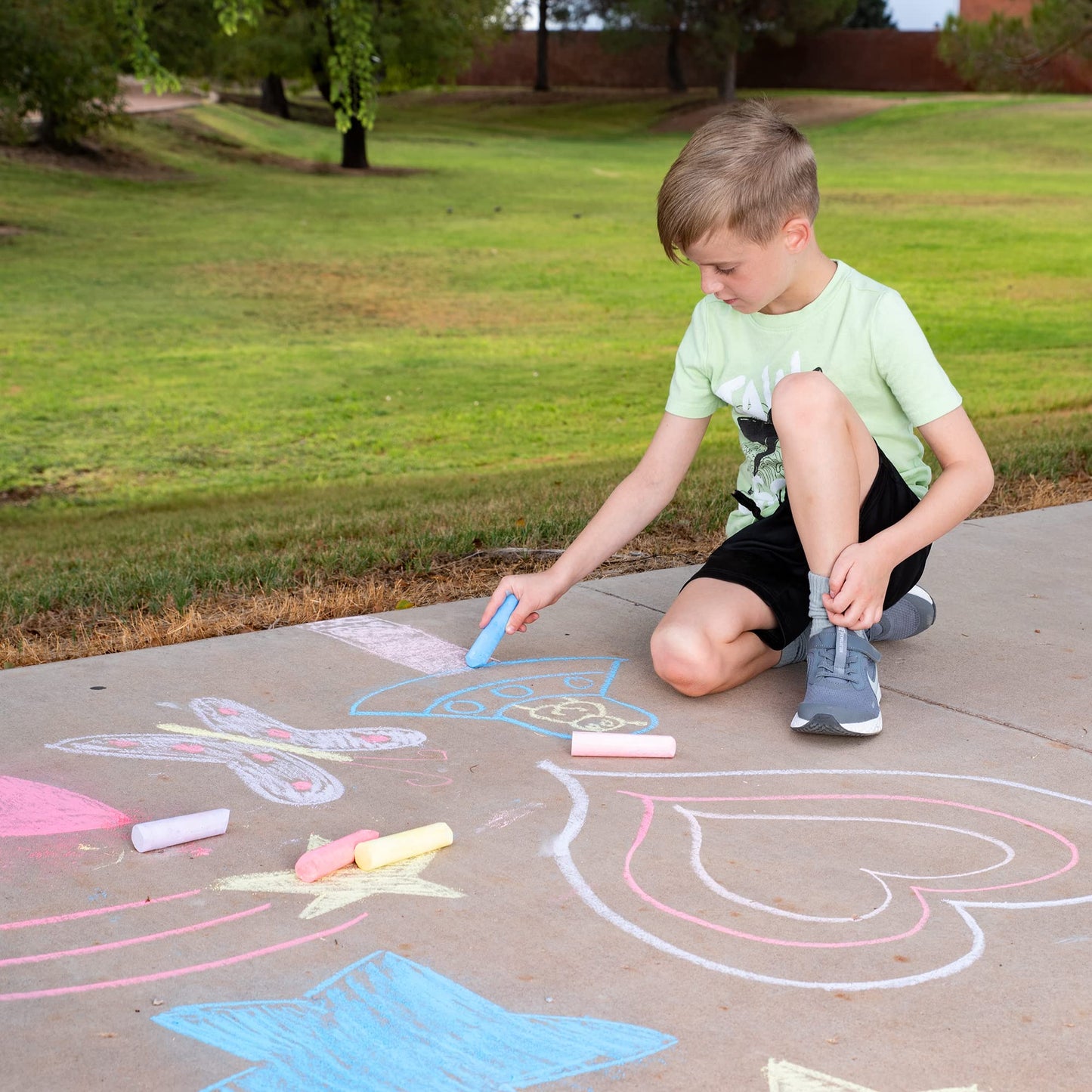 JOYIN 120 Piece Chalk, Giant box Non-Toxic Jumbo Washable Sidewalk Chalk, Sidewalk Chalk for Blackboard and Street in 10 Colors, Kids and Teacher Chalk Set