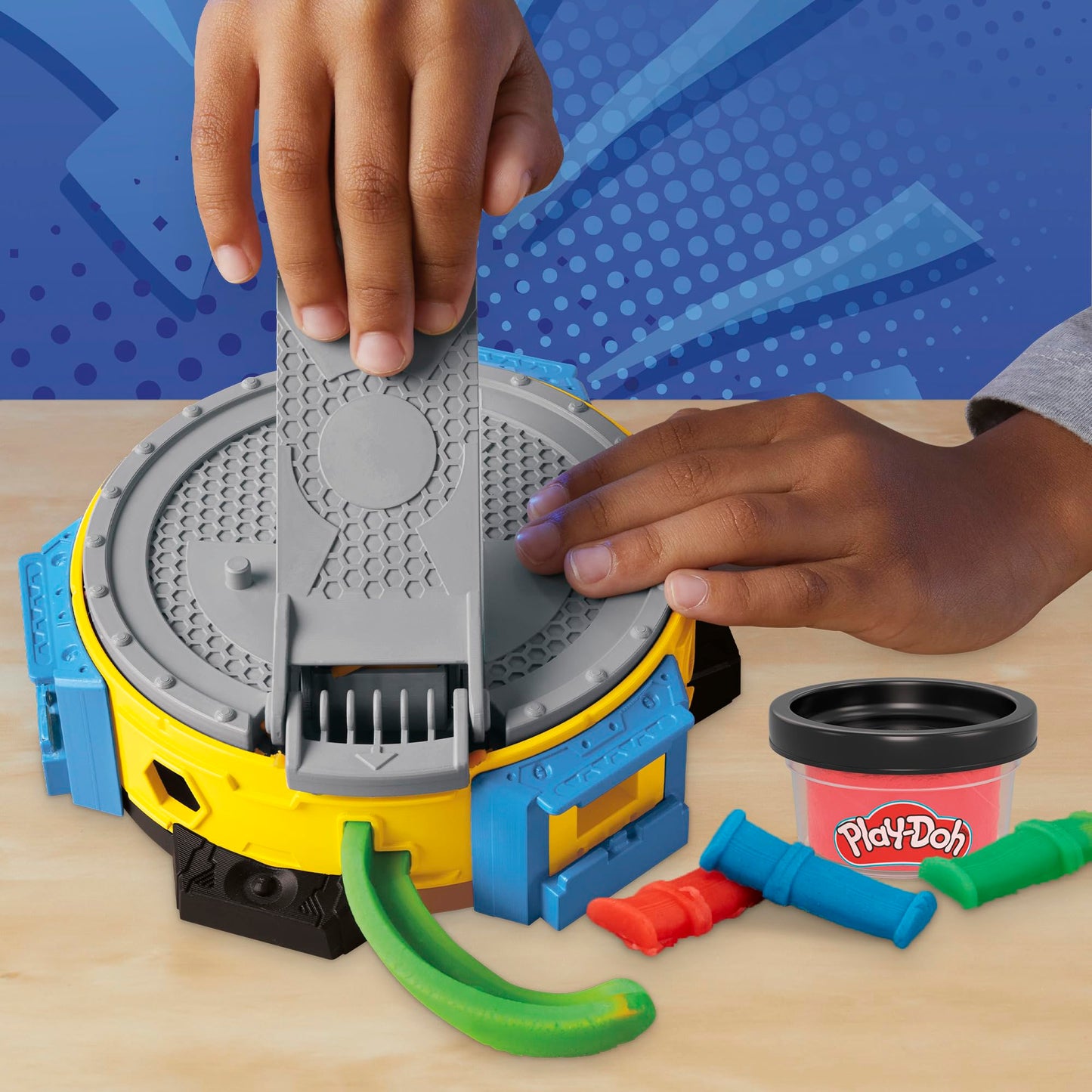 Play-Doh Marvel Hulk Smash & Squeeze Fun, action figure and 3 x 28g cans and 1 x 56g can, dough press and molds, creative fun for kids ages 3 and up.