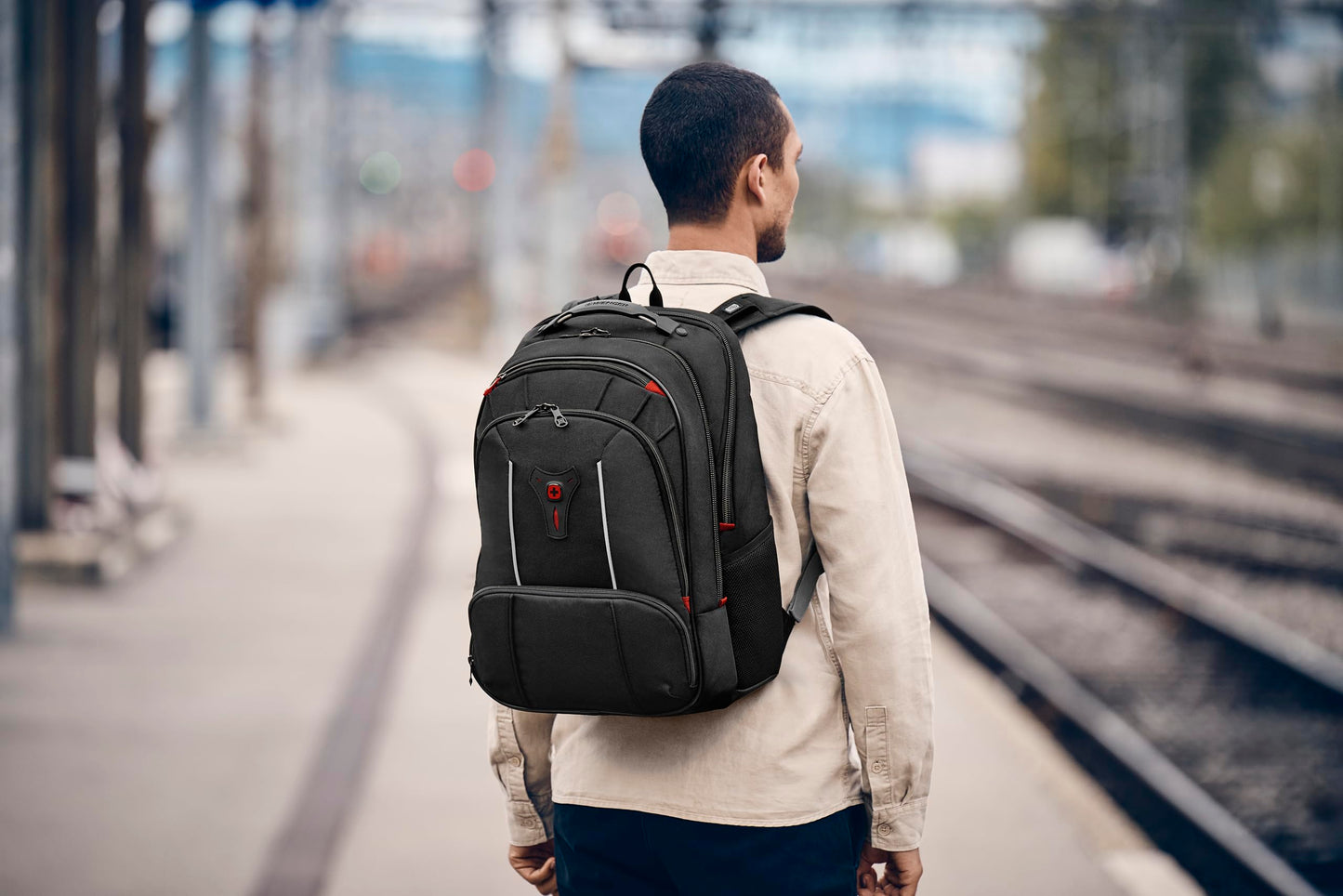 WENGER Carbon Pro Laptop Backpack with tablet compartment, fits up to 17 inch laptops, 33L, unisex, for office, business, and university use, black, 653129