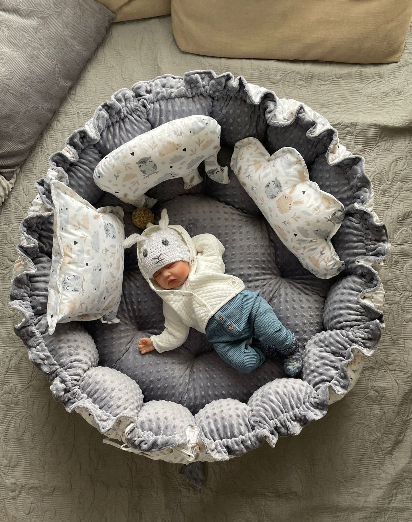 LOOLAY Baby Nest 3in1 XXL - Nest Baby Playmat and Travel Bed 90/155cm - Handmade from Cotton with Ruffles - Perfect for Twins (Beige Bunny/Minky Graphite)