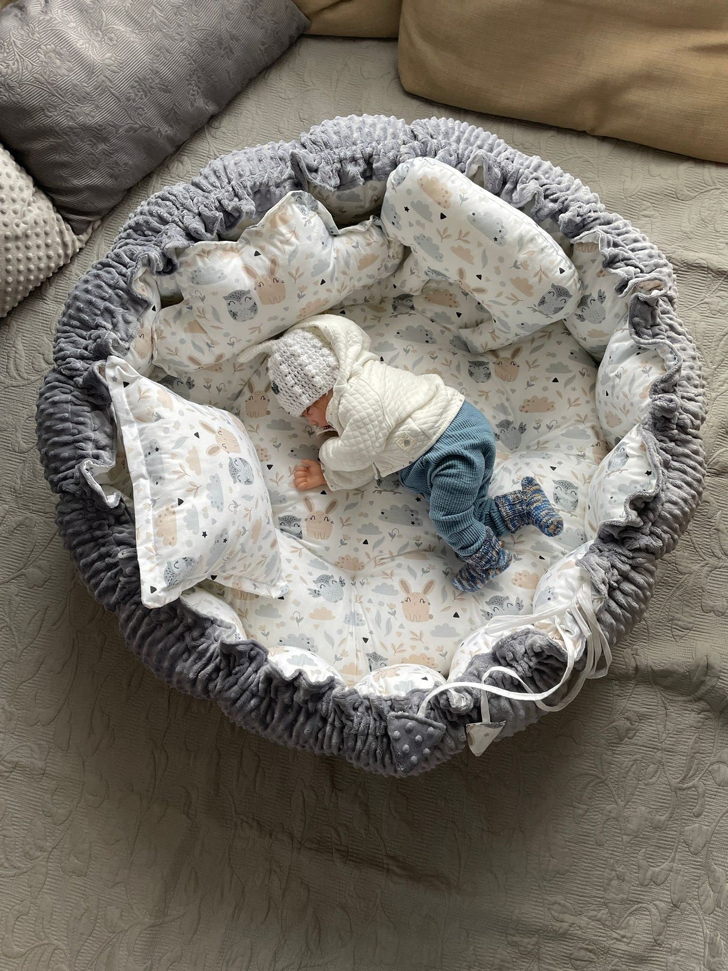 LOOLAY Baby Nest 3in1 XXL - Nest Baby Playmat and Travel Bed 90/155cm - Handmade from Cotton with Ruffles - Perfect for Twins (Beige Bunny/Minky Graphite)
