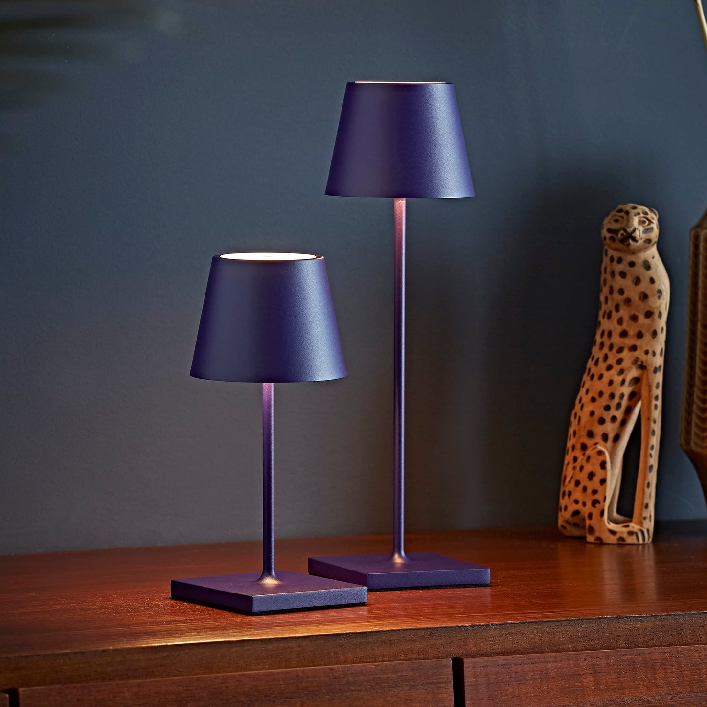SIGOR Nuindie - Dimmable LED battery-powered table lamp for indoor & outdoor use, IP54 splash-proof, 38 cm in height, rechargeable with Easy Connect, 12 h runtime, plum blue