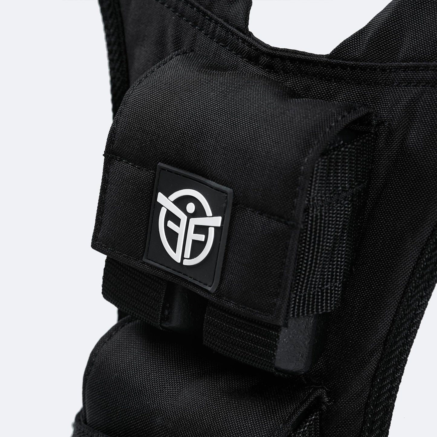 Eric Flag Weight Vest 20kg or 10kg - Adjustable Weighted Vest for CrossFit, Strength Training, Calisthenics, and Gym. Comfortable vest with removable metal weights, suitable for both men and women.