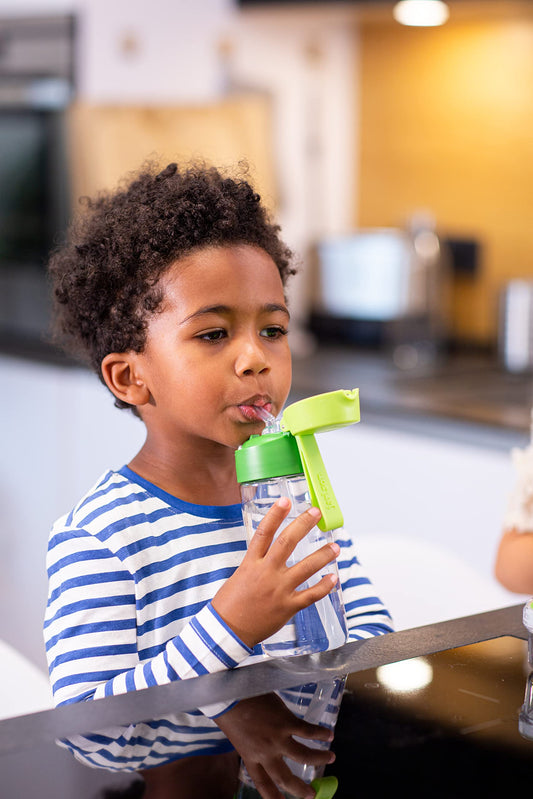 Jarlson® Kids Water Bottle EMI - TÜV tested - 500ml - BPA-free - Leakproof - Straw Cap - Tritan Bottle for School, Kindergarten, Bike (Green)